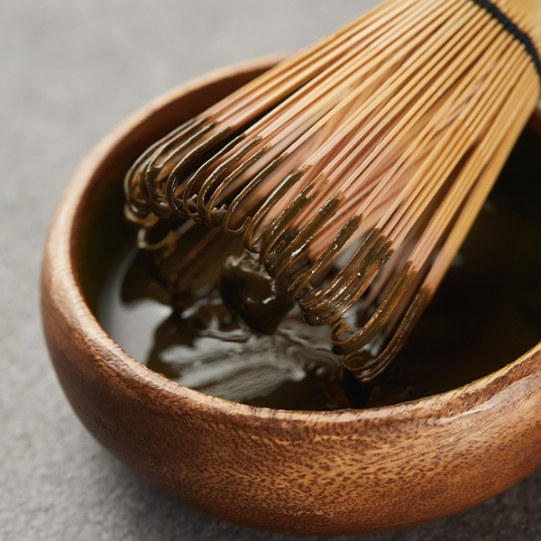 Przygotowanie Hojicha Latte