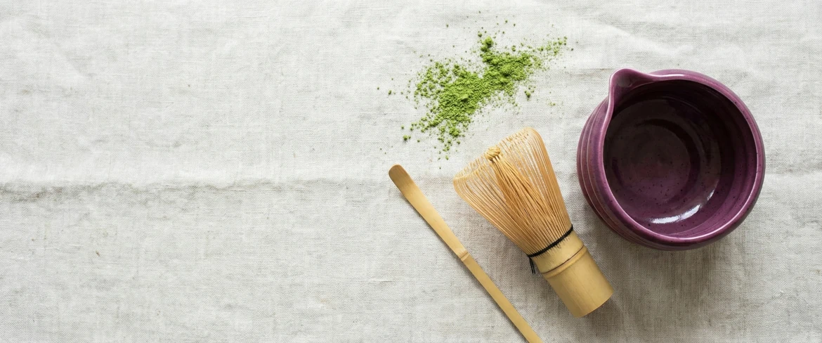 Akcesoria do matchy – chasen, chashaku i czarka do matcha używane w tradycyjnym parzeniu