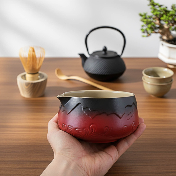 (II. kategoria)  Matchawan – Ceramiczna miseczka do matchy z dzióbkiem – Mountain (czerwona)